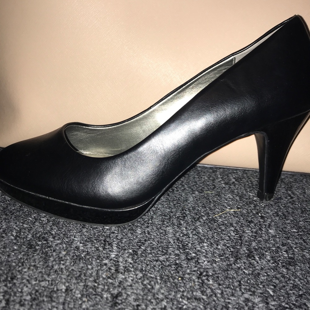 black pumps- only worn once